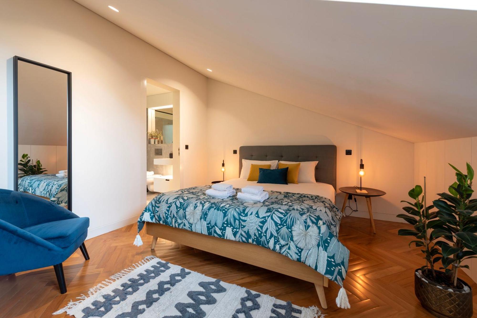 Elegant Duplex In Downtown Oporto
